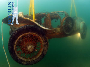 Bergung des Wracks eines 1936 versunkenen Bugatti Brescia Typ 22, Baujahr 1925 aus einer Tiefe von ca. 52 m in Ascona, Lago Maggiore, 2008/2009.
